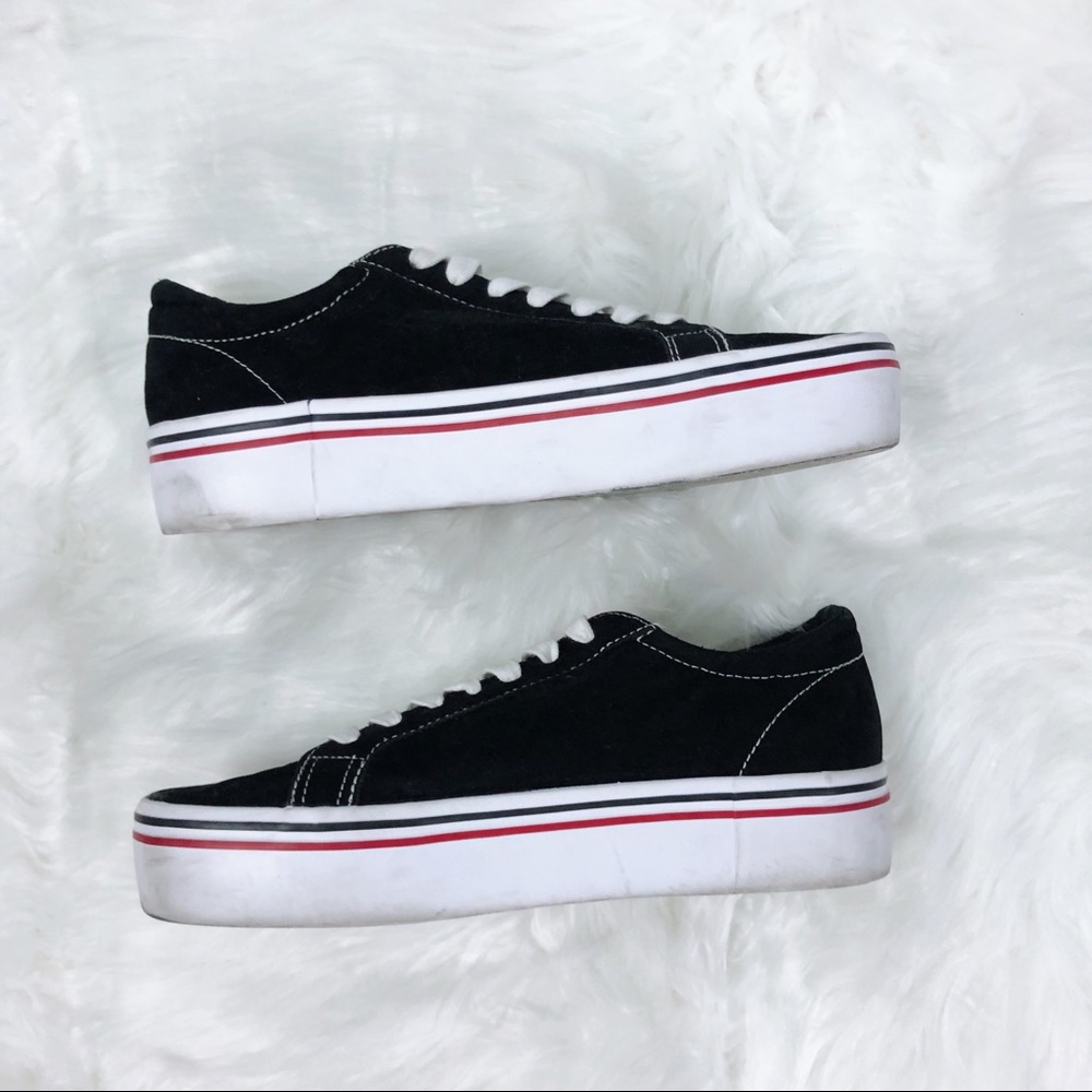 Pull And Bear CHUNKY PLATFORM WHITE AND BLACK LOW TOP LACE UP SNEAKERS - Picture 3 of 5